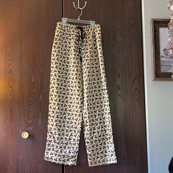 Disney 2pc. Lounging set with pants and robe. Shiny, silky appearance. Size S/M - Picture 10 of 14